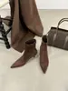 Botas de Moda Outono/Inverno 2026 Camurça Salto Agulha Zíper nas Costas Estilo Francês Bico Fino Salto Alto Botas de Cano Curto para Mulheres Slim Fit