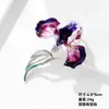 Nuevo Broche de Flor de Lirio Morado para Mujer, Elegante y con Estilo, con Flores de Esmalte de Colores, Ramillete de Alta Gama, Accesorio para Pin de Abrigo