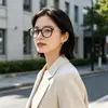 Óculos versáteis para o dia a dia com lentes fotocromáticas de alta qualidade, disponíveis com lentes de grau, óculos retrô ovais sem grau