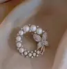 Broche novo estilo feminino senso de alta qualidade nicho broche atacado pino de alta qualidade temperamento fixo roupas terno joia pérola