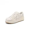 Zapatos Deportivos Elegantes Versátiles Simples con Pedrería para la Primavera 2026 Superficie de Cuero Calefacción Primavera/Verano Altura del Tacón 4CM