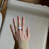 Novos Brincos Anel com Esmalte Branco Maillard para Mulheres Design Avançado de Luxo Leve Estilo Simples de Luxo Leve