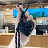 Colgante Creativo de Cuero Perla Corazón de Amor para Bolso Pareja Llavero de Coche Decoración Cadena Linda para Teléfono Decoración Regalo