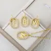 Distrito Lu nuevo collar con colgante ovalado hueco bañado en cobre 26 letras cadena para suéter de temperamento simple versátil accesorios