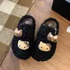 Lindas pantuflas de gatito de dibujos animados peludas para mujer, pantuflas de media caña versátiles de moda para otoño e invierno para usar en exteriores, pantuflas de algodón de una tira con suela gruesa