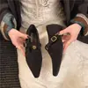 Zapatos de Mocasín Puntiagudos Nuevos para Otoño e Invierno 2026 con Interior de Gamuza y Tacón de Cuña Oculto, Presentando un Diseño Único y Elegante