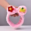 Procesamiento de diadema de flor de fresa de lazo elástico individual personalizada, banda para el pelo de franela de plátano y piña para niña linda