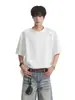 Camiseta masculina com design de rebite, estilo fino de verão, gola redonda de manga curta retrô americana, camiseta solta legal e moderna