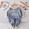 2026 Ropa de Otoño para Niños Conjunto de Sudadera de Mezclilla con Letras Bebé Primavera Otoño Nuevo Conjunto de Dos Piezas Ropa para Bebés y Niños Venta al por Mayor