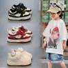 Zapatos para Caminar para Bebé 2025 Primavera y Otoño Nuevos Zapatos Individuales para Niños Zapatillas de Suela Blanda para Niños Pequeños Zapatos Deportivos Casuales para Niños y Niñas