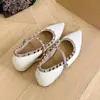 Zapatos Mary Jane Elegantes con Puntera Puntiaguda y Tachuelas para Mujeres de Baja Estatura, Aumentan la Altura, Zapatos Tipo Mocasín de Charol de Boca Baja para Uso en Exteriores, Verano 2025