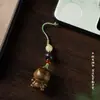Sándalo tallado lindo caricatura Ultraman y monstruo pequeño cadena para teléfono móvil llavero cuerda trenzada tejida a mano colgante accesorios de anime