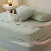 Otoño e Invierno Cálido Leche Polar Falda de Cama Juego de Tres Piezas Felpa Engrosada Cubierta de Cama Completamente Envuelta Protector de Colchón Ropa de Cama