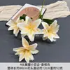 Ornamento Artificial de Lírio de 4 Cabeças com Pétalas Duplas para Decoração de Casa Flor Artificial Adereço de Fotografia Buquê Cenário para Vitrine Decoração de Flor Artificial