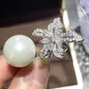 Novo estilo feminino anel ajustável com pérolas e diamantes embutidos Flor com diamantes embutidos 14mm