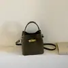 Bolso de cubo de gamuza simple retro para madre e hija de terciopelo, nueva colección 2026, diseño de lujo ligero, nueva colección de otoño, bolso de hombro para mujer