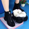 Botas de Neve de Couro Macio com Solado Grosso Femininas 2026 Novo Estilo Botas Curtas Inverno Com Pelúcia Quente Espessadas Botas de Algodão Salto Grosso Sapatos de Algodão Quentes