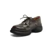 Sapatos mocassins de couro com sola de 6 cm de espessura, apresentando bico redondo, design de cadarço e um estilo retrô versátil com salto grosso.