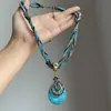 Collar con colgante de gota de agua incrustado de diamantes estilo europeo y americano, cadena para la clavícula de tendencia de moda de alta gama niche, accesorio de lujo ligero único y versátil