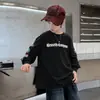 Camiseta de manga larga de otoño para niño 2026 nuevo estilo primavera y otoño para niños medianos y grandes, camiseta básica fina y elegante