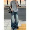 Conjunto de Roupa Estilosa Cool para Meninos Adolescentes com Camiseta Americana Deconstruída de Manga Curta com Franzidos e Calça Jeans Wide-Leg com Detalhe no Quadril