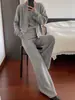 Conjunto de tricô estilo francês com cardigã e calça para mulheres, nova coleção outono e inverno, estilo solto e casual, conjunto de três peças de alta qualidade com suéter e calça