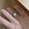 Anillo de Flor Chispa Ardiente Más Vendido de Xiaohongshu para Mujer, Anillo de Dedo de Circonita Elegante y Versátil, Sensación de Lujo Ligero de Gama Alta, Anillo de Cola Ajustable