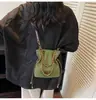 Bolsa Transversal Grande Capacidade Nicho Moda Versátil Bolsa Balde de Corrente Bolsa de Ombro Simples Bolsa Casual Chique para o Dia a Dia Tendência