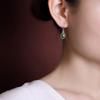 Yilu Plata Plata Esterlina S925 Jaspe Natural de Hotan Aretes Simples de Trébol con Cara de Huevo Clásicos Elegantes Elegantes Gancho para la Oreja de Mujer