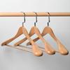 Marca Yuxiang Ligera Lujo Madera Maciza Percha Hombro Ancho Madera Maciza Percha de Madera Sin Costuras Hotel Hogar Colgar Ropa Secado de Ropa Soporte