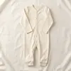 2026 Macacão de Cor Sólida com Manga Longa para Recém-nascido Outono e Inverno com Botão de Pressão Roupas de Bebê Pijama para Recém-nascido Macacão