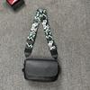 Bolso de mensajero juvenil japonés y coreano nuevo 2023, bolso de hombro de moda callejera de PU de color sólido, bolso cuadrado pequeño, bolso de salida para estudiantes para hombres