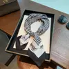 70 Lenço de seda lenço quadrado High-end estilo coreano moda All-match Professional Silk Small Scarf Retro Impresso Lenço de seda para mulheres