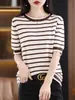Blusa Redonda de Manga Curta Listrada Vazada Estilo Coreano, Algodão Puro Respirável com Trama Vazada, Caimento Solto, Emagrecimento, Adequada para Uso Externo na Primavera e no Verão