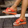 Novedad Verano 2026 Estilo Europeo y Americano Talla Grande Moda Femenina Chanclas de Cuña con Tira Cruzada y Suela Gruesa para Vacaciones y Uso Casual en la Playa