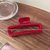 Pinza Roja Minimalista Estilo Francés con Acabado de Alta Gama, Adecuada para Peinados Recogidos en la Parte Trasera de la Cabeza, Pinza de Tiburón Grande para Cabello Grueso, Accesorio de Cabello Versátil y Elegante