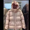 Chaqueta de algodón ligera y cálida ZLS para mujer, con capucha, cintura con cordón y un diseño que estiliza, perfecta para figuras petite, colección otoño/invierno 2025