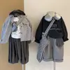 Ropa Infantil Estilo Coreano Conjunto de Primavera y Otoño para Niños 2026 Chaqueta Delgada a Cuadros Elegante Pantalones Casuales de Moda para Bebé Tendencia