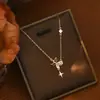 Cadena de Clavícula Elegante con Circonita Microincrustada Galvanizada en Oro Real para Mujer 2024 Nueva Cadena de Cuello Versátil Exquisita con Colgante de Estrella de Cuatro Hombres