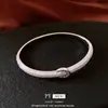 Pulseira de Fivela Redonda Banhada a Ouro Real 18K Estilo Comutador Simples High-End Pulseira de Mão Versátil da Moda Nicho