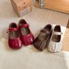Sapatos Pequenos de Couro Estilo Francês Ins 2026 Nova Coleção Primavera e Outono Versão Coreana Sapatos Princesa Plissados para Meninas com Fivela Sapatos Mary Jane