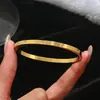 Juego de Cinco Piezas de Acero Inoxidable Chapado en Oro Modernos y Versátiles con Incrustaciones de Diamantes Pulsera Anillo de Boutique para Mujer Lujo Ligero Suministro al por Mayor