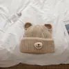 Chapéu de Lã Estilo Coreano com Orelhas de Urso Fofas para Mulheres no Outono e Inverno Espessado e Quente Versátil que Valoriza o Rosto Pequena Proteção para Orelhas Chapéu de Tricô