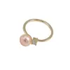 Anillo Sencillo de Perla de Agua Dulce Rosa Natural Circonita Micro-pavimentada Cobre Chapado en Oro Color Duradero Fabricante Venta al por Mayor Anillo