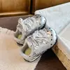 Zapatos de princesa para bebé niña, primeros pasos, nuevo estilo primavera/otoño 2026, antideslizantes, suela blanda, diseño de lunares, parte superior de piel para bebés y niños pequeños