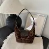 Bolso tipo dumpling con estampado de leopardo de moda transfronterizo, nuevo modelo de otoño 2026, bolso de hombro y bandolera exquisito de alta gama y elegante para mujer
