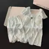 Pijama de seda helada de manga corta con lunares estilo francés para mujer, conjunto de verano con copas en el pecho, ribete de encaje, manga corta y shorts, conjunto de ropa para el hogar