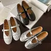 Prata Design de Sapatos Senso Oco Respirável Sapatos Baixos Primavera Novo Couro de Vaca Vintage Sapatos Mary Jane Boca Rasa Sapatos Mulheres