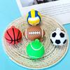 XQ120B Baloncesto de goma blanda tridimensional Fútbol fútbol tenis Muñeco de goma blanda Accesorios de llavero de pelota de dibujos animados