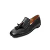Mocasines de Piel de Oveja Huecos con Tachuelas y Borlas Estilo Old Money Británico 2026 Aumento Interno de Altura Tacón Bajo Puntera Cuadrada Piel Genuina Zapatos de Mujer